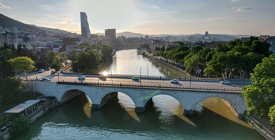 rental-car-georgia-bridge-image